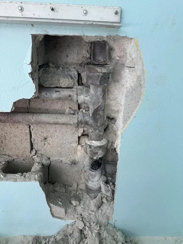 Cast iron drain replacement, before: Cast iron drain in the wall